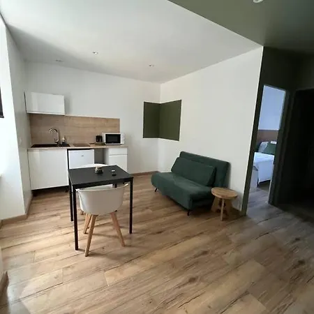 Sud-lescinqsuites Le Saint Laurent-dabnb Apartment